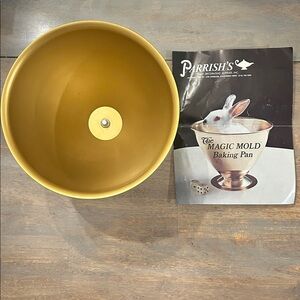Vintage The Magic Mold Pan 9.75”